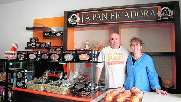 Ernesto Camacho y Alicia Torrego, al frente de La Panificadora, en Carbonero el Mayor