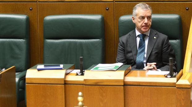 El lendakari, Iñigo Urkullu, durante el pleno de hoy