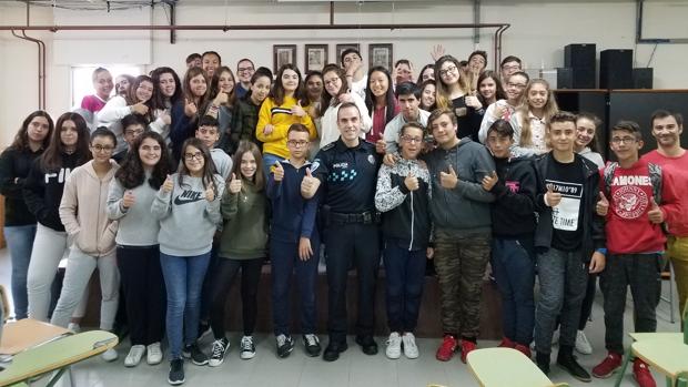 Alumnos del IES y cuatro colegios han participado en las charlas ofrecidas por la Policía Local