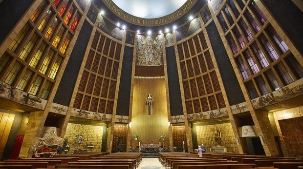 Nave central de la parroquia