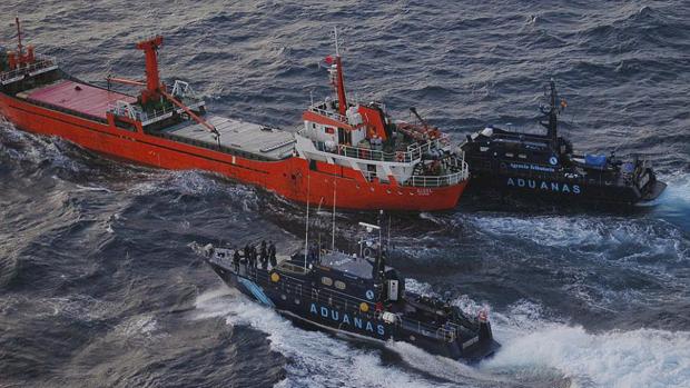 Operación de Vigilancia Aduanera contra un barco cargado de hachís en 2014