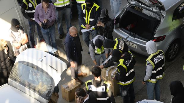 La Policía Nacional incautó el 26 de octubre de 2017 documentación que los Mossos iban a incinerar