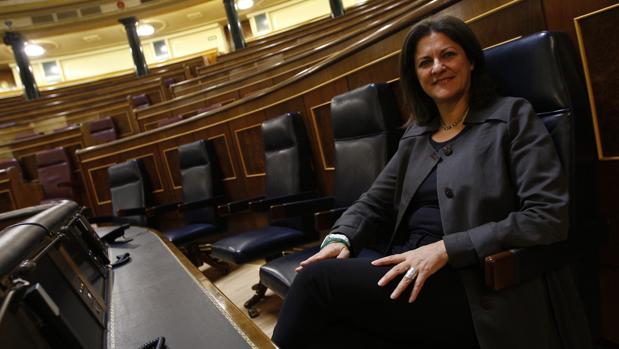 La exministra socialista María Antonia Trujillo, sentada en el que fue su escaño