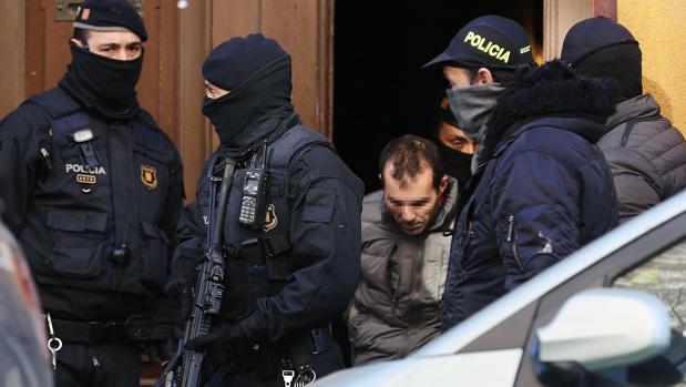 Uno de los supuestos yihadistas detenidos ayer durante la operación desarrollada en Barcelona e Igualada