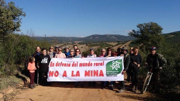 Movilización de personas contra la instalación de una mina de fosfatos en Fontanarejo (Ciudad Real)