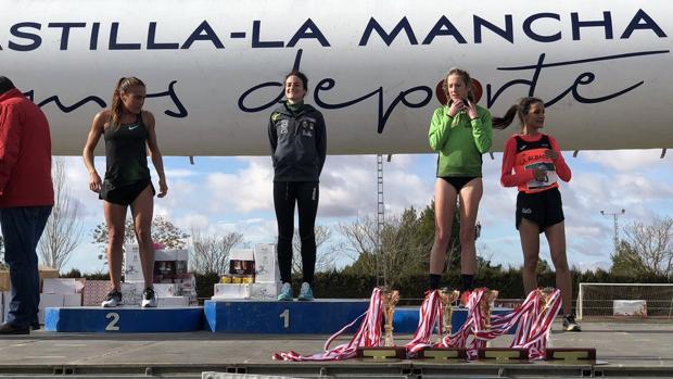 Podio femenino del Cross Nacional «Villa de Quintanar», con Cristina Espejo en lo más alto