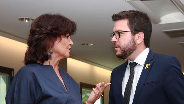 La vicepresidenta del Gobierno, Carmen Calvo, y el vicepresidente de la Generalitat de Cataluña, Pere Aragonès