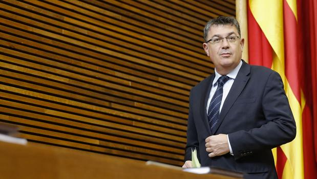 Enric Morera, en las Cortes Valencianas