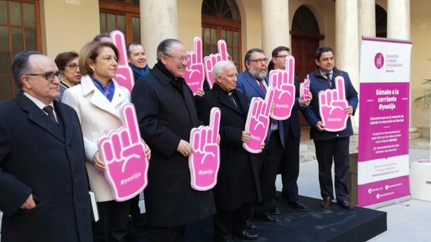 Imagen del cardenal Cañizares, en el centro, durante el acto celebrado este martes en Valencia