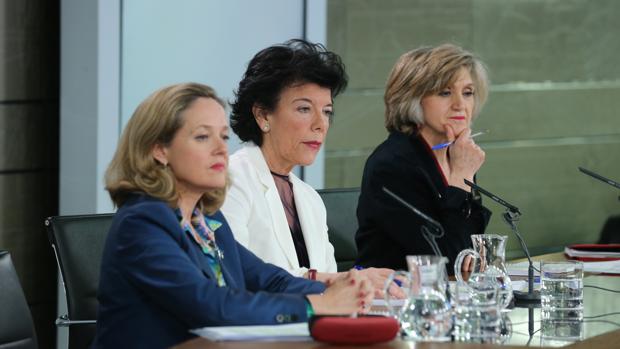 Nadia Calviño, Isabel Celaá y María Luisa Carcedo, en la rueda de prensa posterior al Consejo de Ministros
