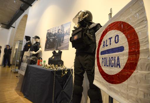 Una parte de la exposición «40 aniversario de la mujer en la Policía Nacional»