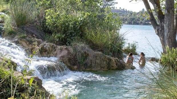 Uno de los saltos de agua en las Lagunas de Ruidera