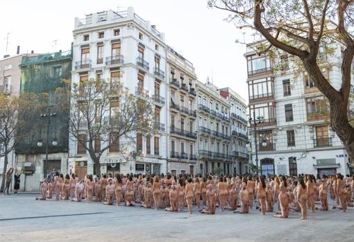 Posado de los voluntarios para las fotografías