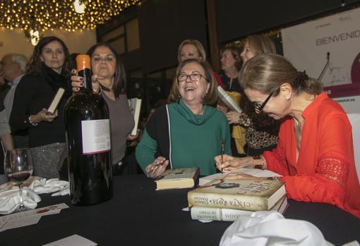 Posadas firma ejemplares de su novela