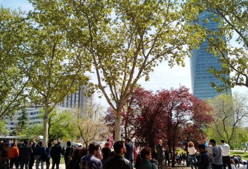 Los trabajadores de Torre Espacio, desalojados en el Parque Norte