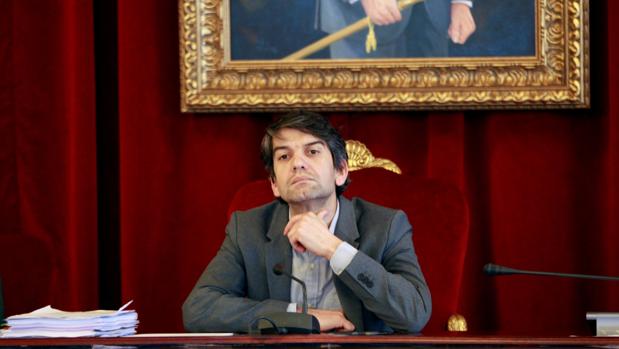Jorge Suárez, alcalde de Ferrol, durante un pleno reciente