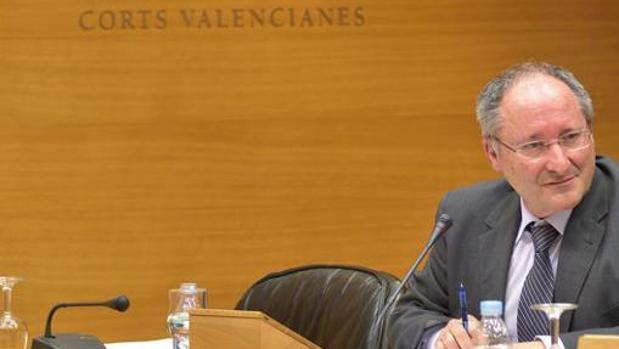 El director de la Agencia Antifraude, Joan Antoni Llinares, en las Cortes Valencianas
