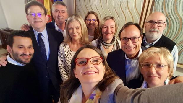 Selfie de este viernes los miembros del Consell