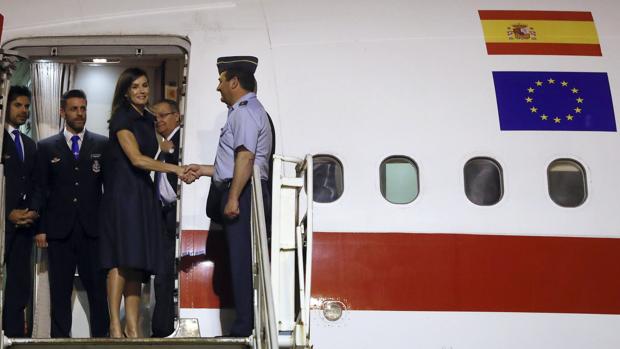 La reina Letizia a su llegada al aeopuerto Internacional de Maputo