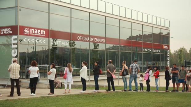 La progresiva creación de empleo sigue recortando la tasa de paro en Aragón