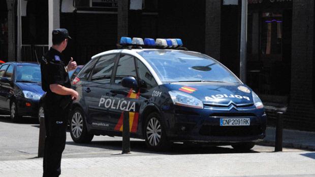 Agentes de la policía nacional