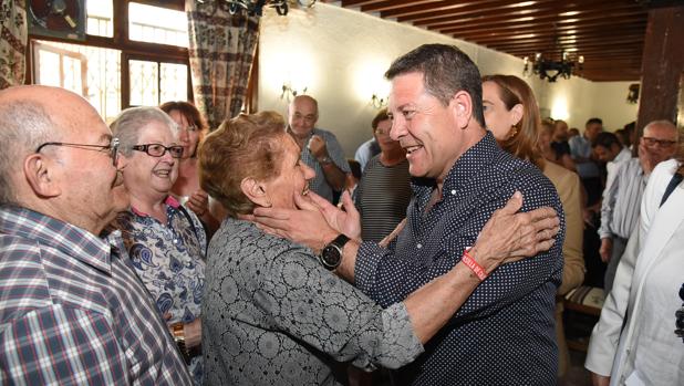 El candidato, con colectivos de mayores en Argamasilla de Calatrava (Ciudad Real)