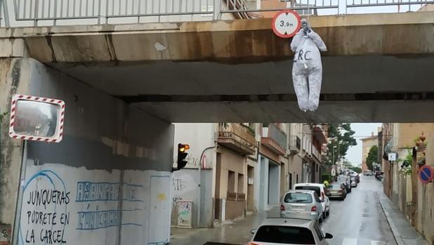 Imagen del muñeco colgado en Sant Vicenç dels Horts