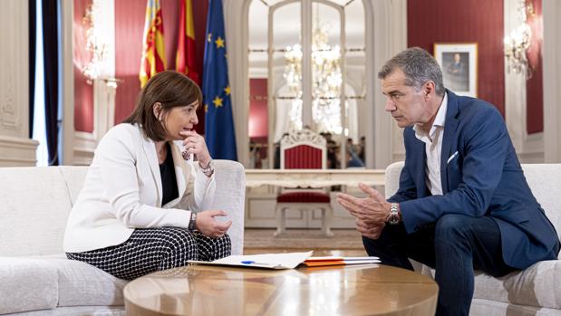 Isabel Bonig y Toni Cantó, este jueves durante la reunión en las Cortes Valencianas