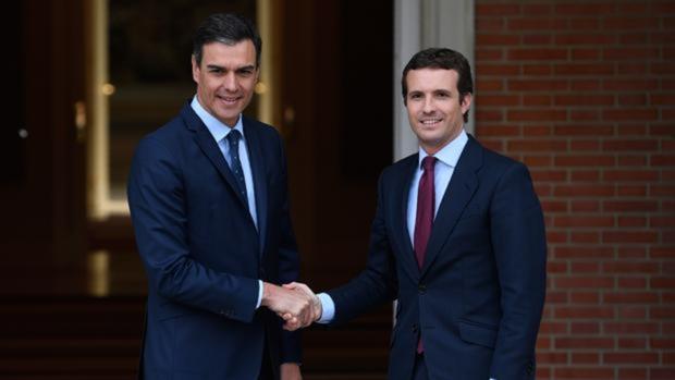 Pedro Sánchez y Pablo Casado, en una reunión de hace meses en La Moncloa
