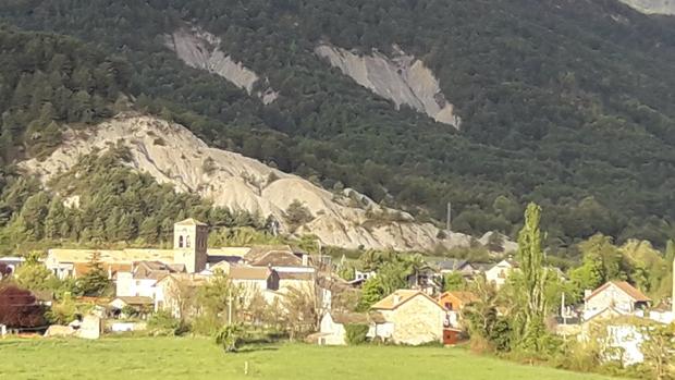 Vista de la pequeña localidad de Fiscal, en la comarca oscense del Sobrarbe