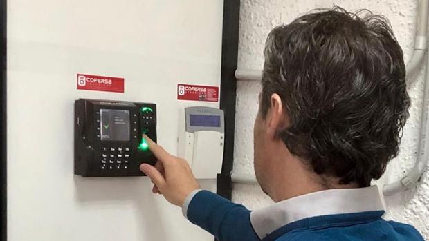 Equipo para fichar instalado por Cofersa