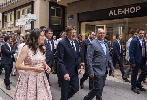 Oltra con Ximo Puig y Rubén Martínez Dalmau (Podemos), el día de la toma de posesión del presidente
