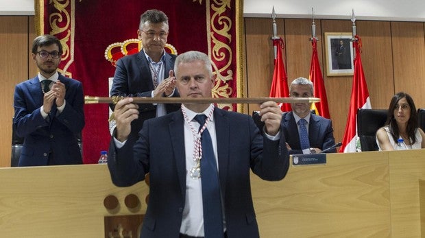 Narciso Romero recoge el bastón de mando