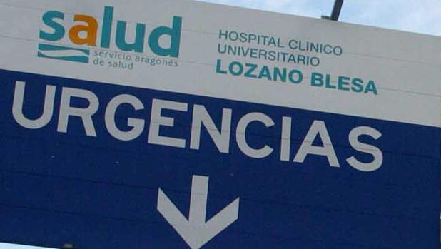 Cartel de acceso a Urgencias en el Hospital Clínico de Zaragoza, uno de los dos mayores de Aragón