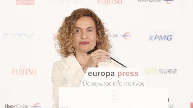 La presidenta del Congreso Meritxell Batet en un desayuno informativo