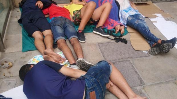 Menores durmiendo en la calle en Barcelona