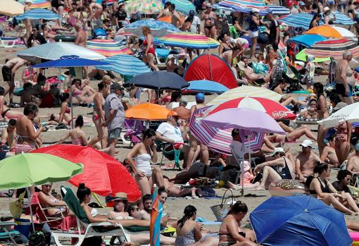 Imagen tomada este jueves en la playa de la Malvarrosa de Valencia