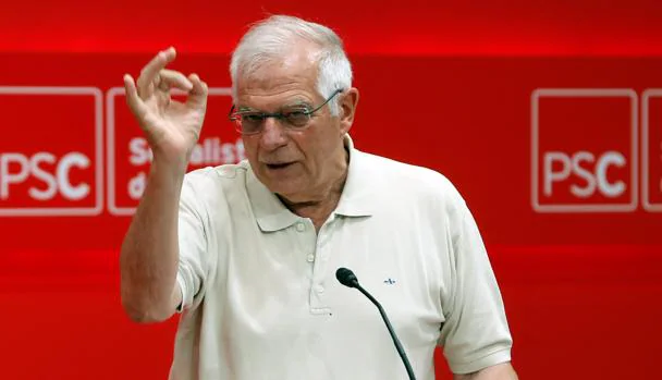 El ministro de Asuntos Exteriores en funciones, Josep Borrell, participan en el acto de clausura de la Escuela de Verano del PSC