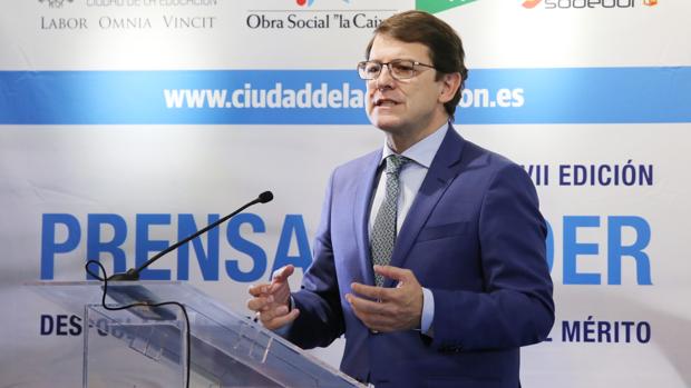 Fernández Mañueco, en el curso ‘Prensa y Poder. Despoblación, tecnología y cultura del mérito