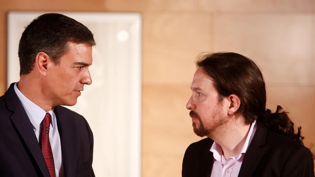 El presidente del Gobierno en funciones, Pedro Sánchez, y el secretario general de Podemos, Pablo Iglesias