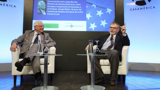 Borrell y Weiler, en la charla de ayer en Casamérica