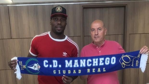 Mathias Pogba con el presidente Pascual Pérez