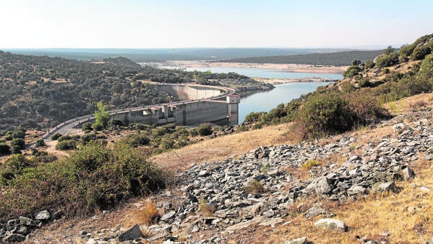 El embalse de Las Cogotas (Ávila) se ha convertido en el epicentro de la sequía en Castilla y León