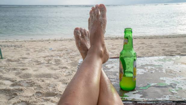 La cerveza en la playa es el plan ideal para los castellanomanchegos