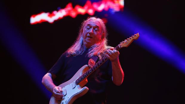 El músico Rosendo Mercado, en una de sus últimas actuaciones