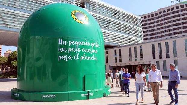 El contenedor más grande del mundo, instalado en Benidorm