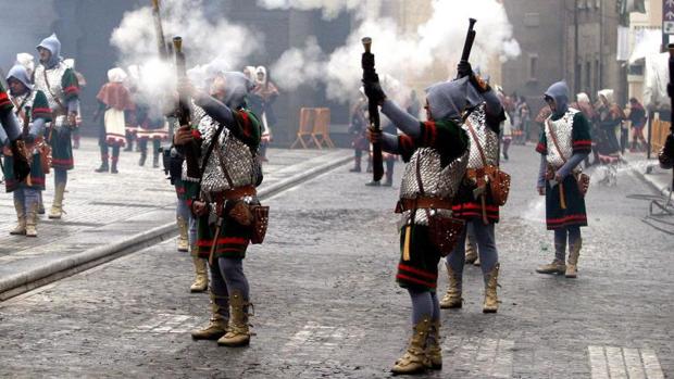Alardo de arcabucería en Alcoy
