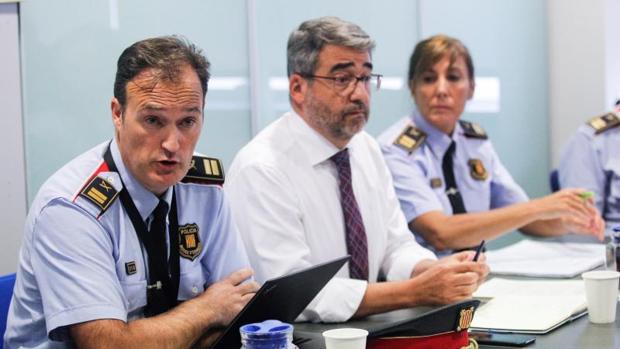 El comisario jefe, Eduard Sallent, ayer con la cúpula de los Mossos