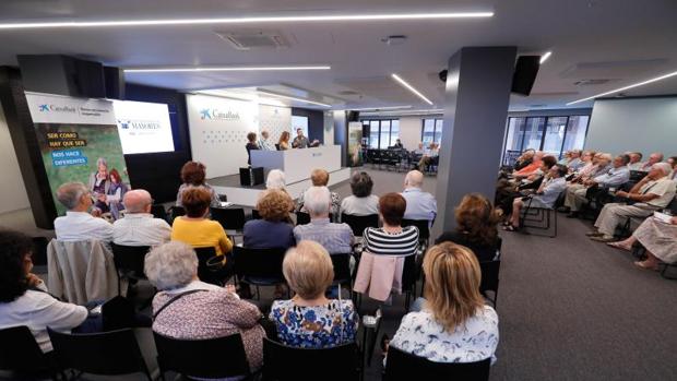 Personas mayores en un foro organizado en Valencia