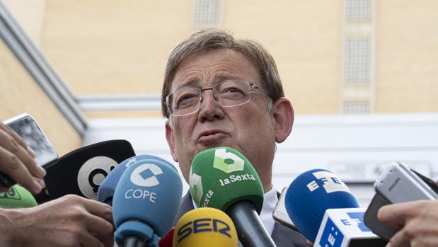 Ximo Puig atiende a los medios de comunicación